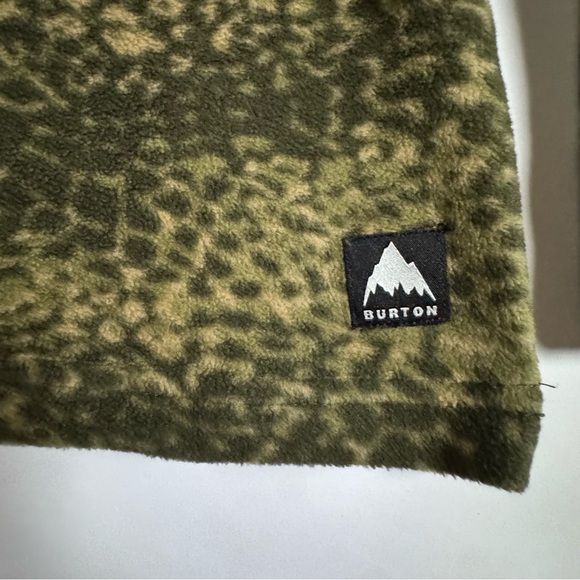 Burton fleece base layer set in a green camouflage/leopard print. Youth Small. - Picture 4 of 8